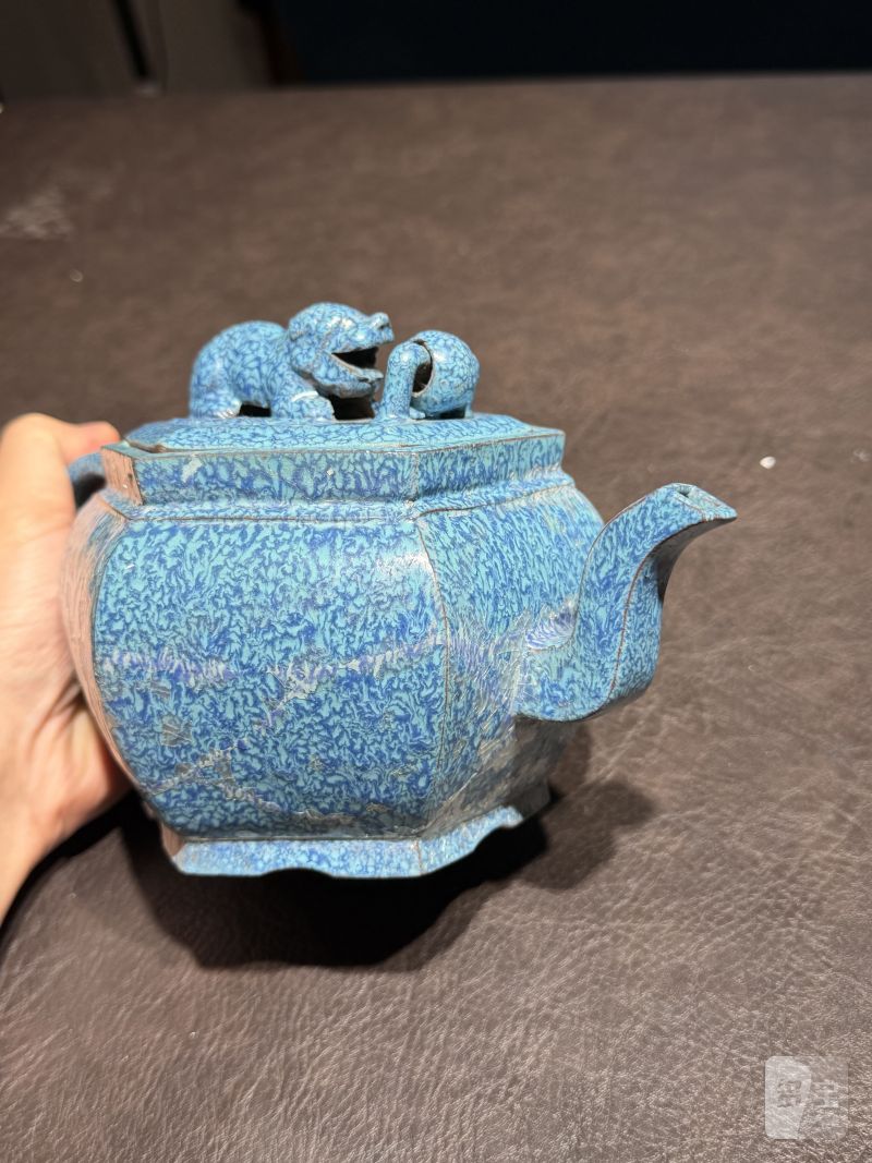 清乾隆 炉钧釉狮钮六方壶 - 图8